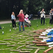 50 weiße Rosen für Frieden und Zukunft
